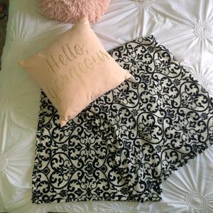 Pretty Floral damask throw blanket